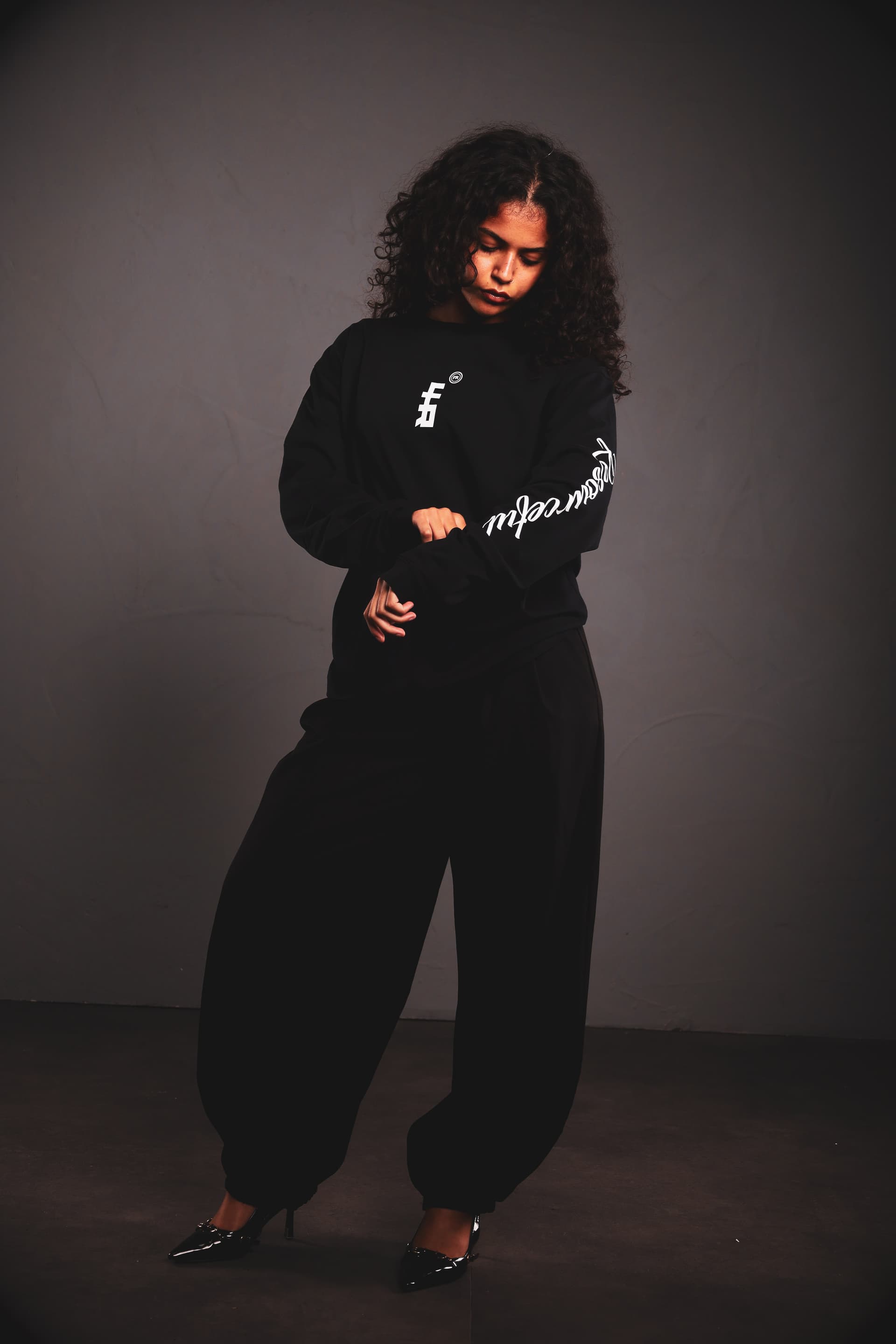 R4EVER ESSENTIAL LONG SLEEVE - BLACK
