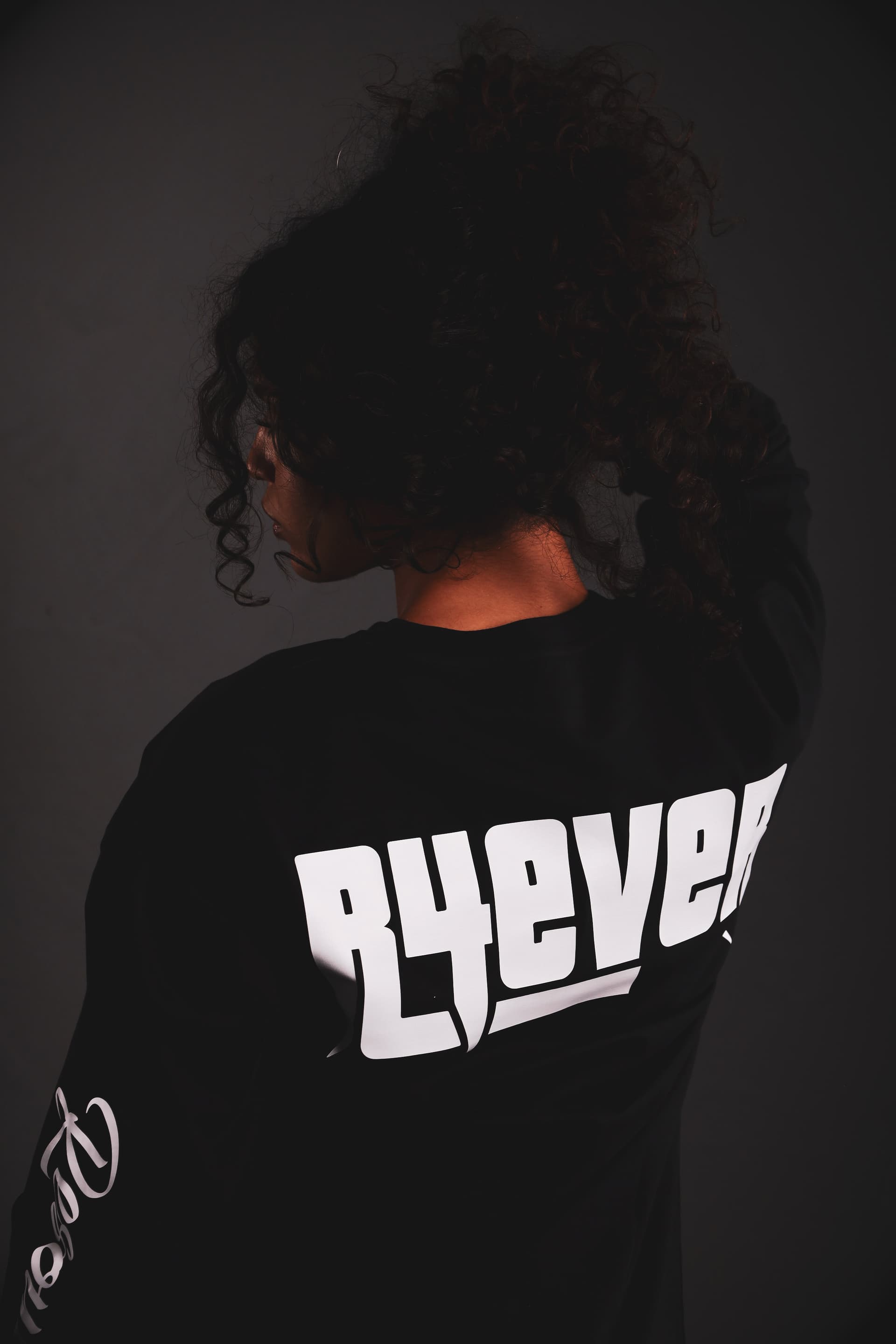 R4EVER ESSENTIAL LONG SLEEVE - BLACK